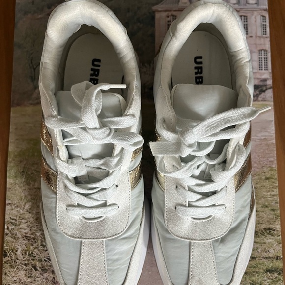 Women's White and Gold Sneakers by j/slides retail 150$ - Picture 2 of 9